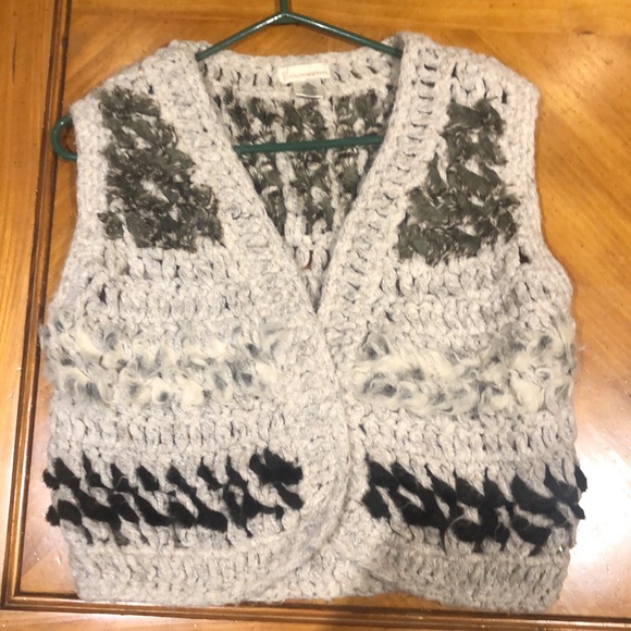 SOFT, WARM AND COMFY KNIT VEST - Picture 1 of 7